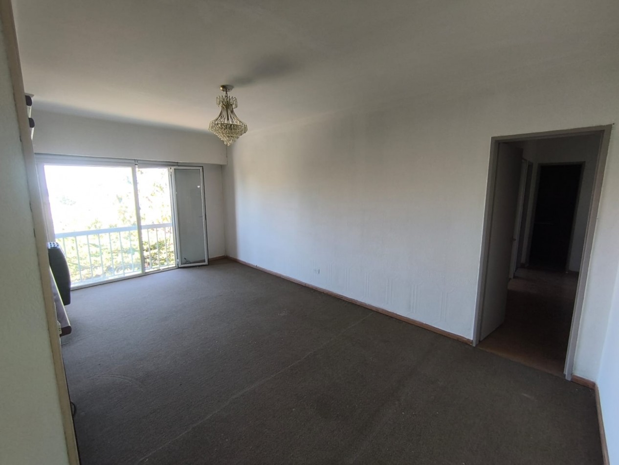 Departamento- Avda. Rivadavia