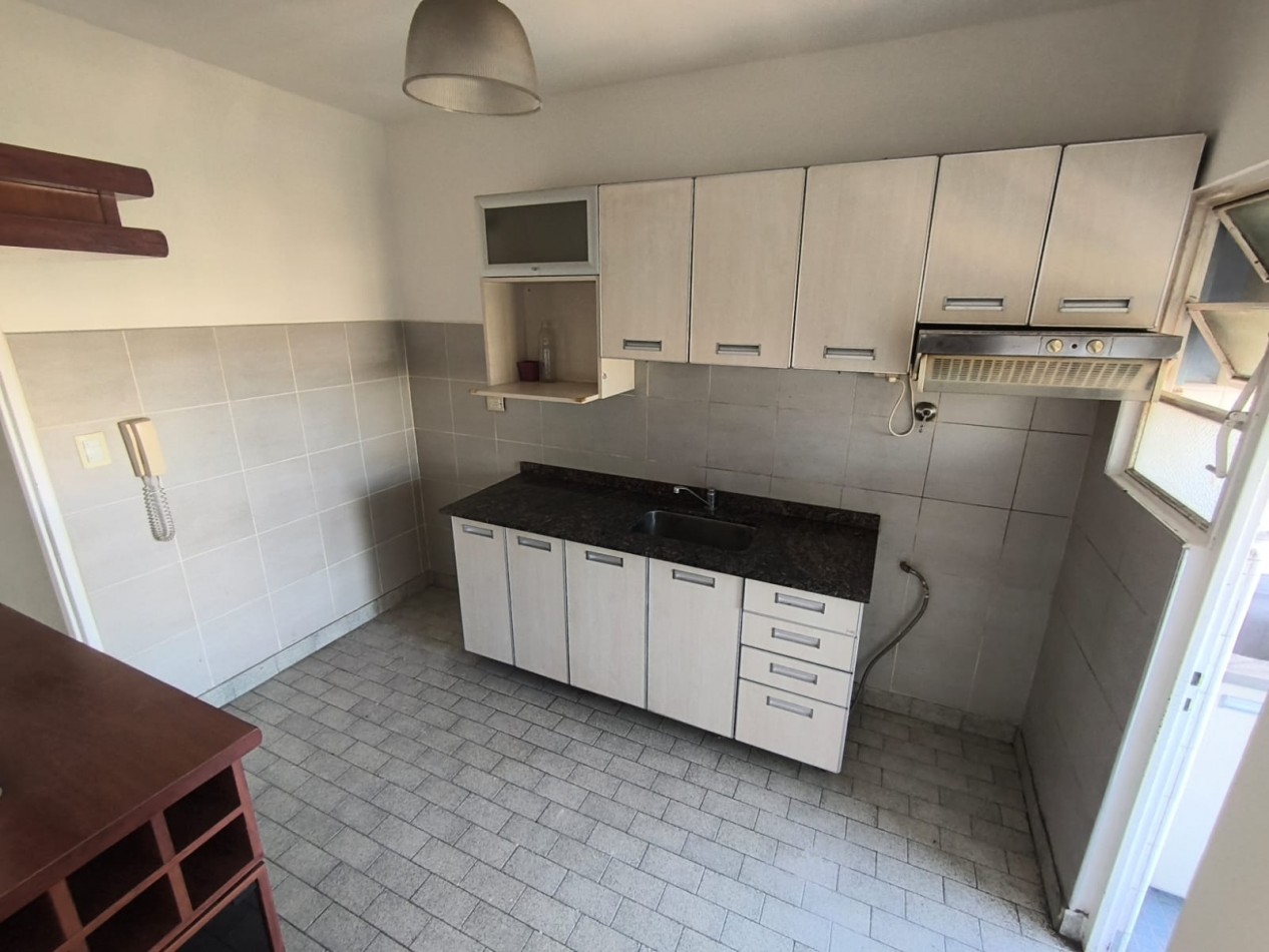 Departamento- Avda. Rivadavia