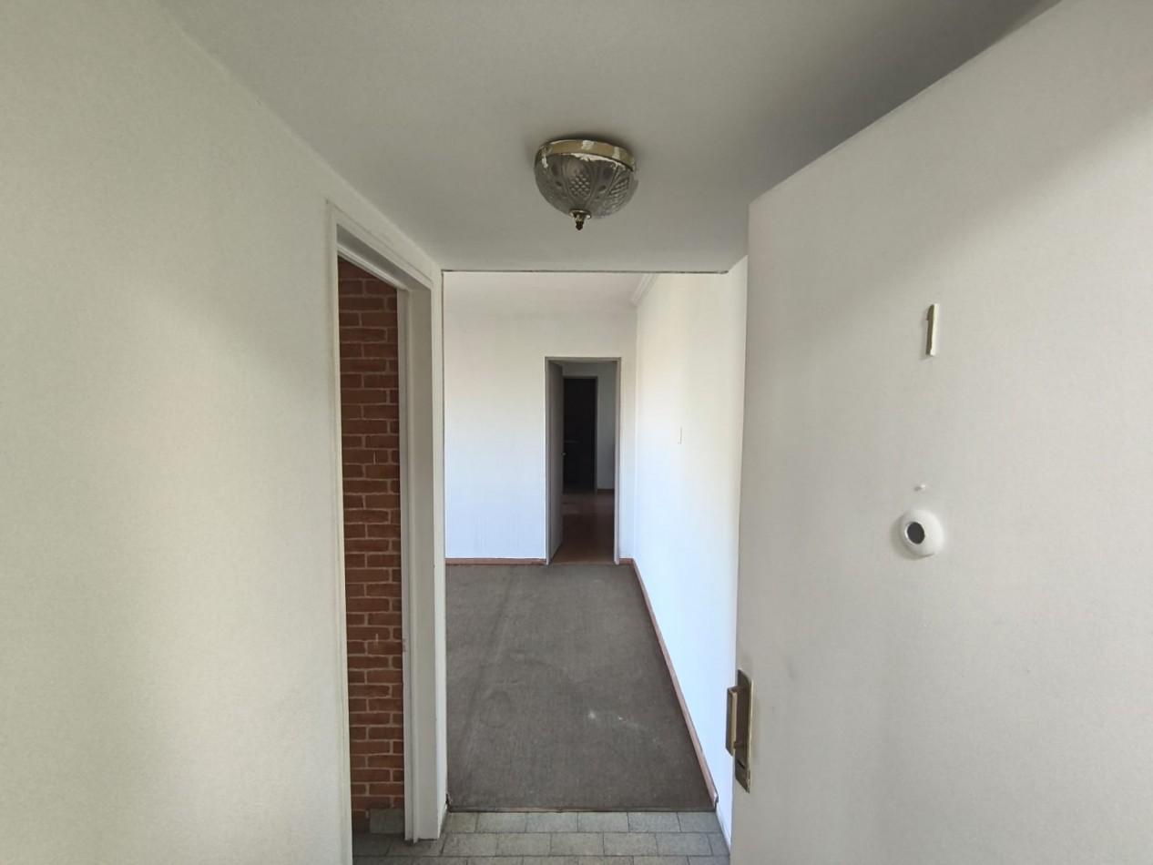 Departamento- Avda. Rivadavia