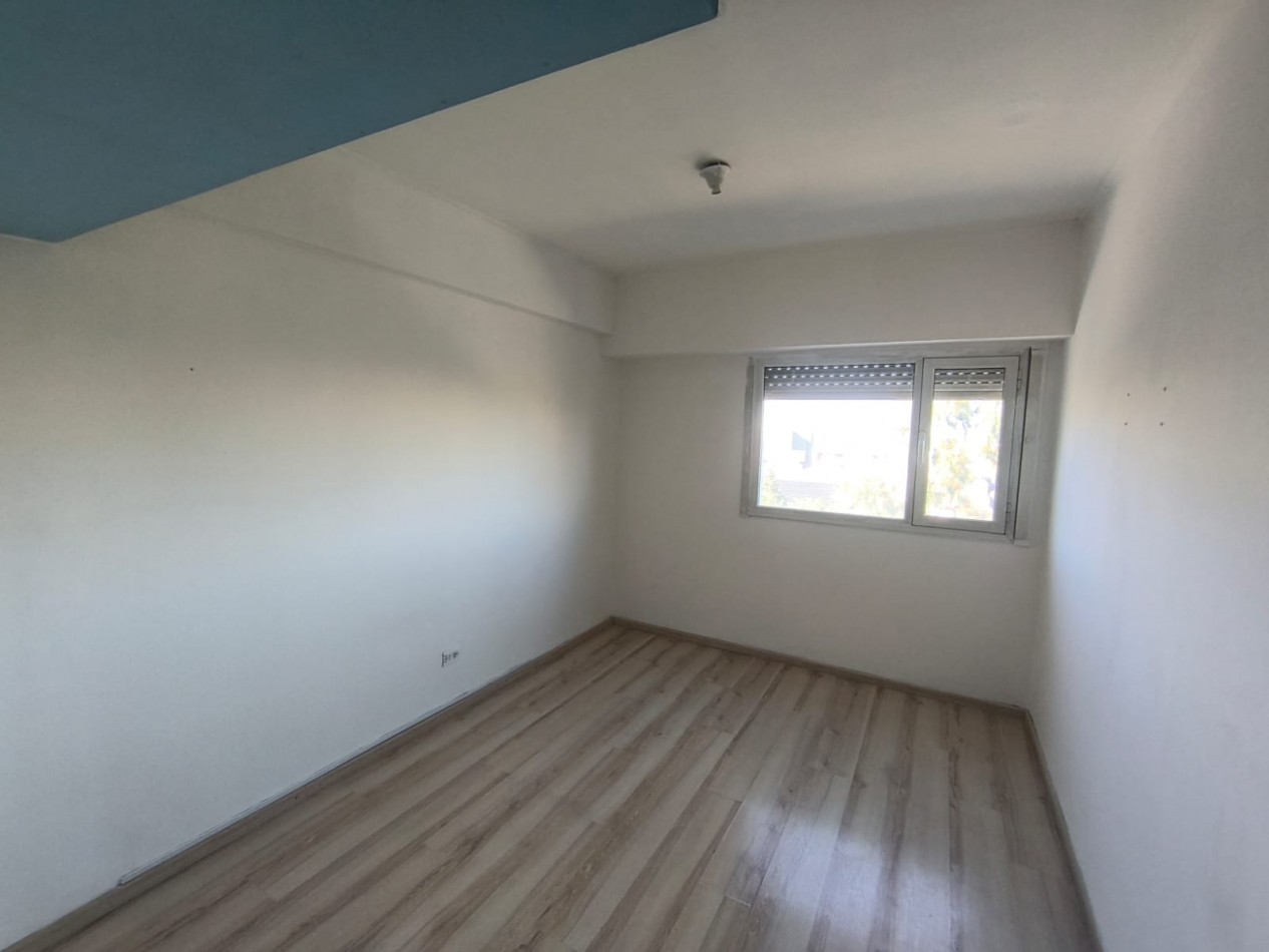 Departamento- Avda. Rivadavia