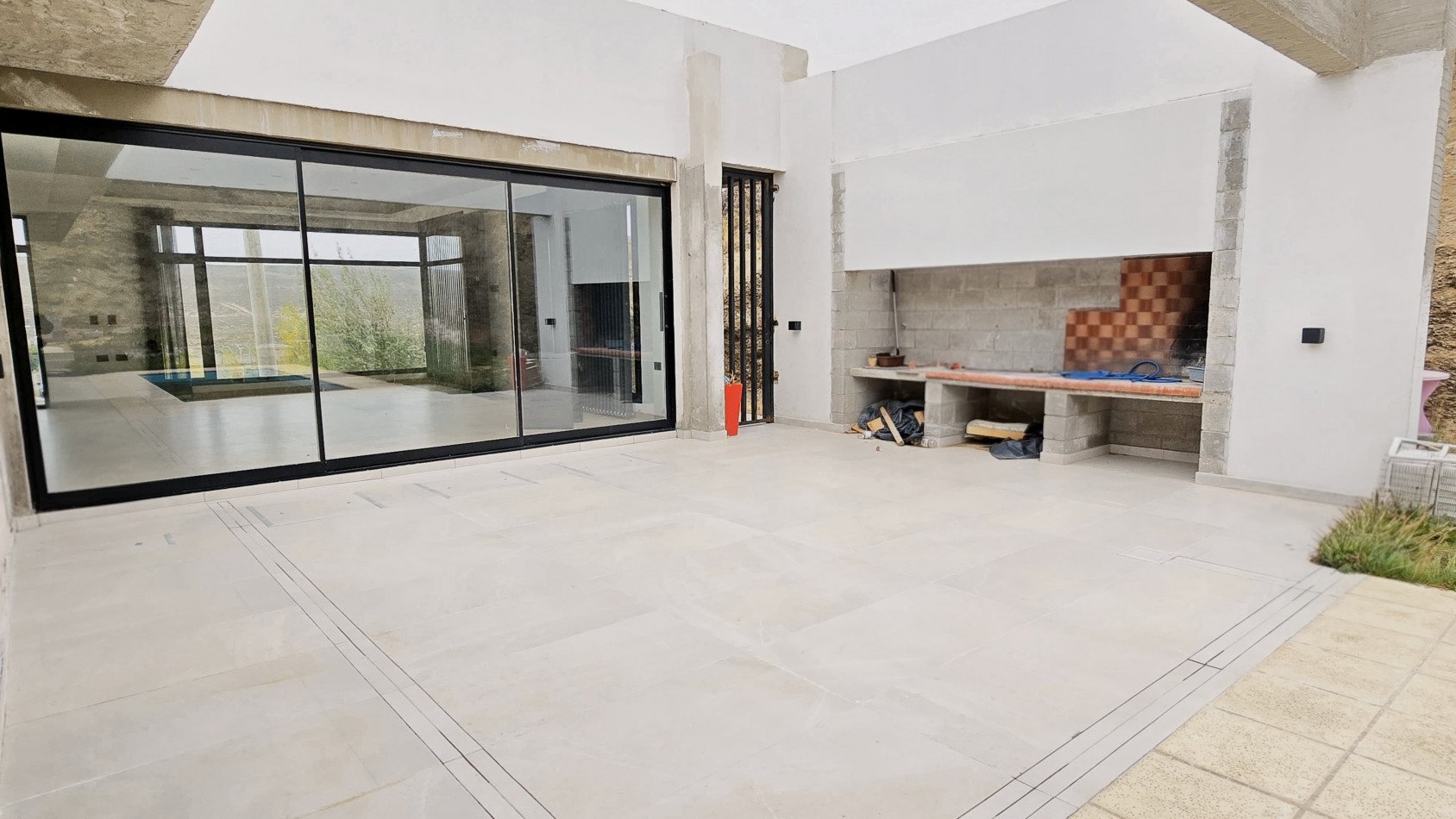 CASA NIVEL GERENCIAL - BARRIO PRIVADO