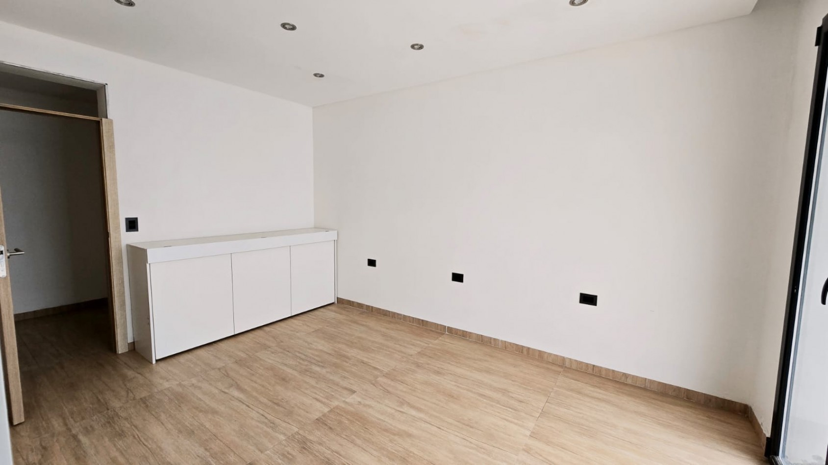CASA NIVEL GERENCIAL - BARRIO PRIVADO