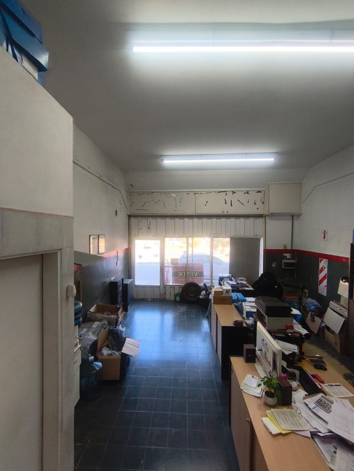 TALLER Y SALON COMERCIAL  EN VENTA 