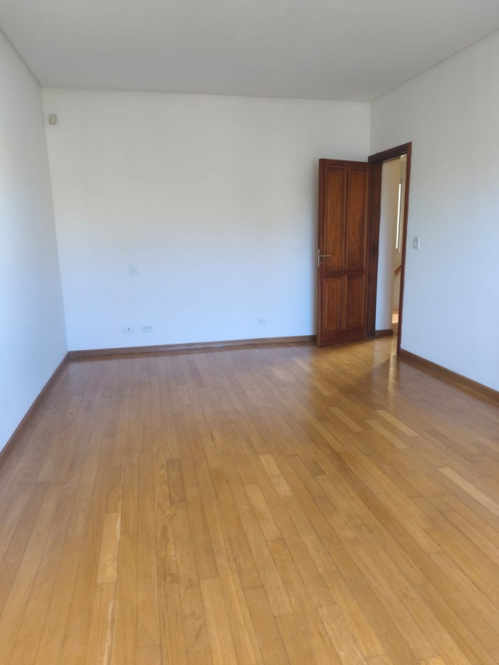 CASA GERENCIAL  3 DORMITORIOS