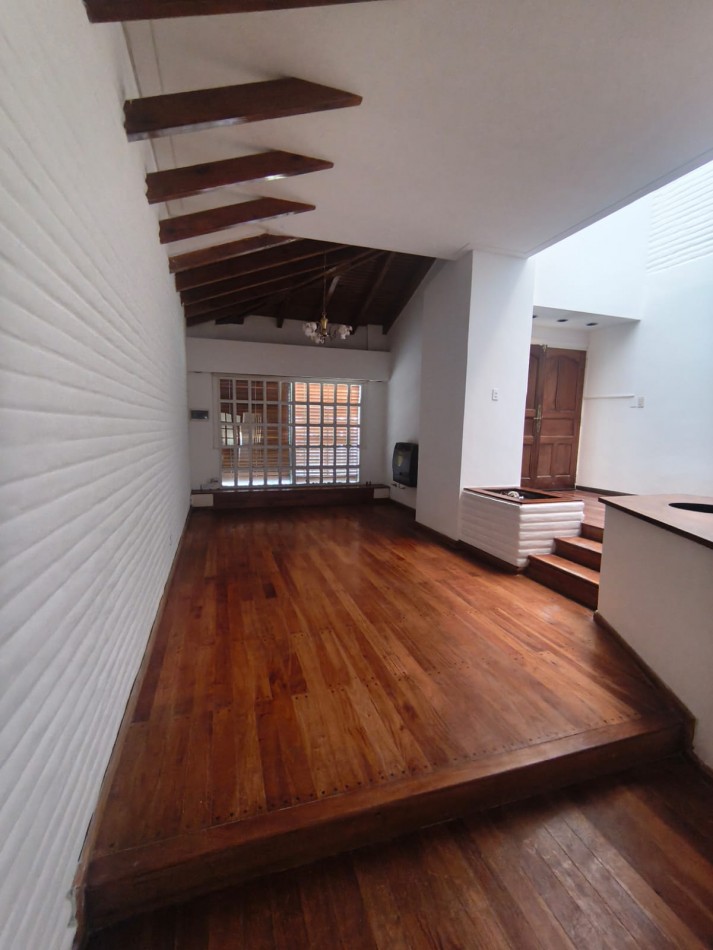 CASA EN PUEYRREDON - TRES DORMITORIOS