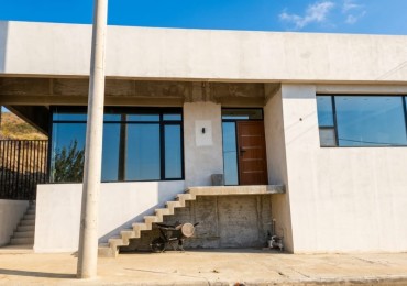 CASA NIVEL GERENCIAL - BARRIO PRIVADO
